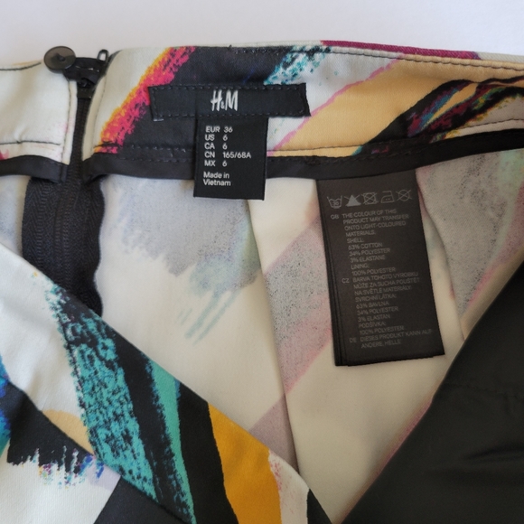 Pleated Mini Skirt with Pockets! - Picture 10 of 10